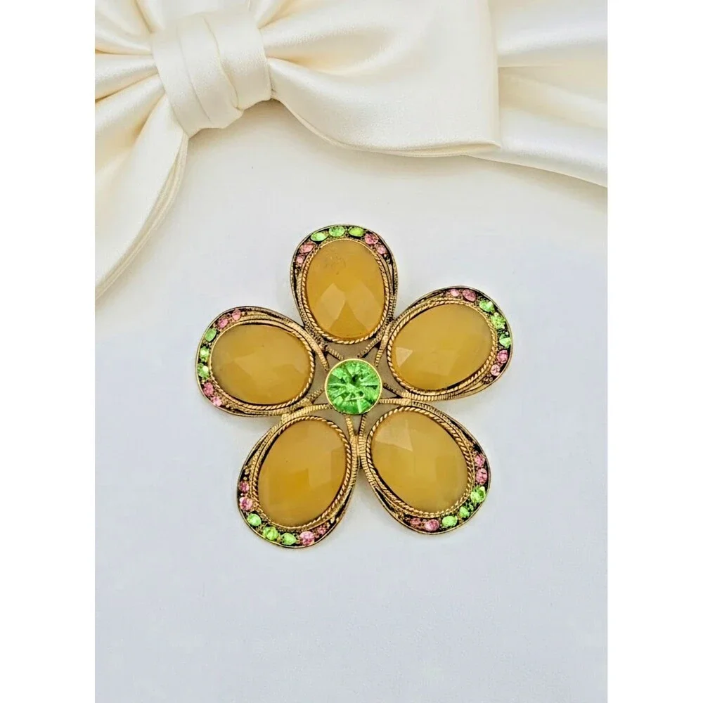 Retro Flower Brooch Pendant Vtg Beige Faceted Lucite Cabochon Rhinestone Pin